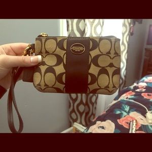 Coach wristlet in great condition